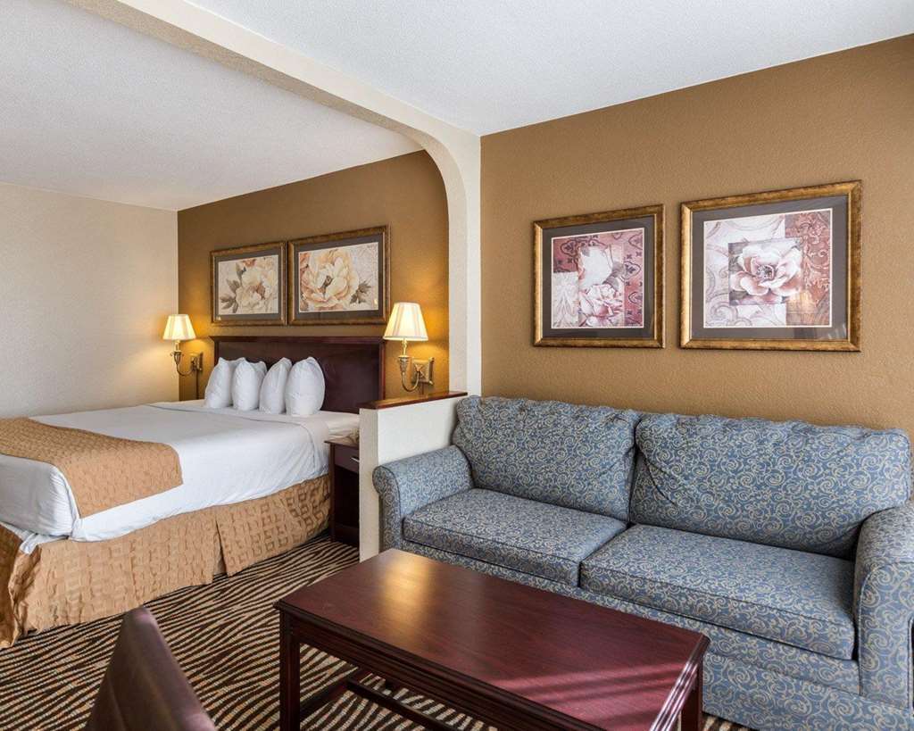 Quality Inn Near Hampton Coliseum Номер фото