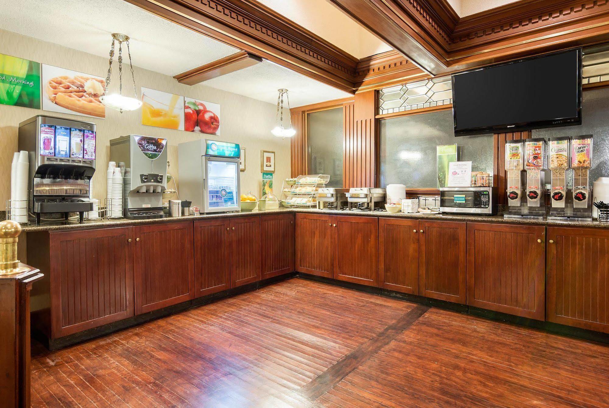 Quality Inn Near Hampton Coliseum Екстер'єр фото